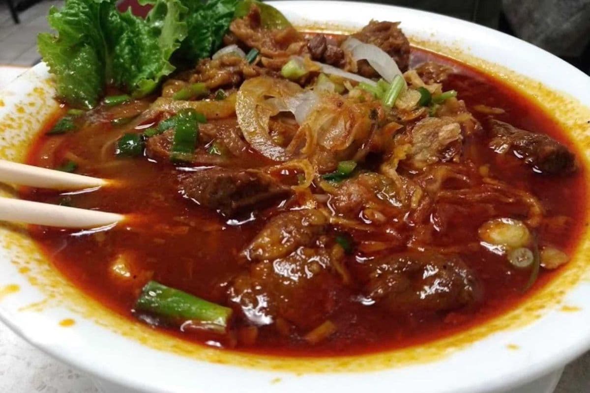 29. Beef Stew in Tomato Sauce with Rice Noodles