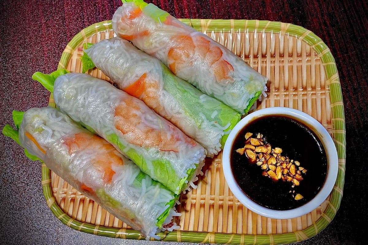 16. Shrimp and Pork Salad Rolls (4 pcs) - Goi Cuon Tom Thit (4)