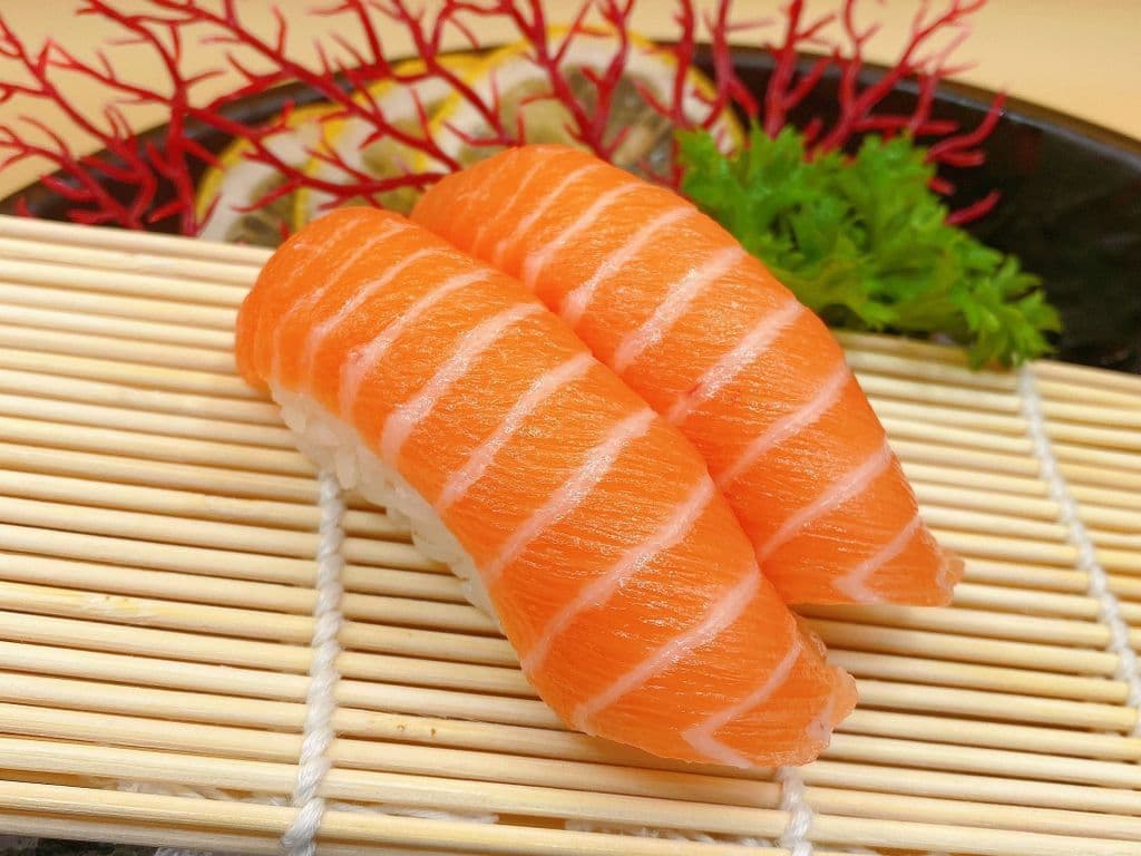 Salmon Sushi (2pcs)