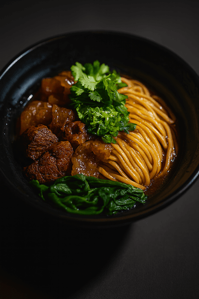 Spicy Beef Shank & Tendon Dry Noodle (Spicy)(Peanut) / 香辣半筋半肉乾拌麵(辣)(含花生)