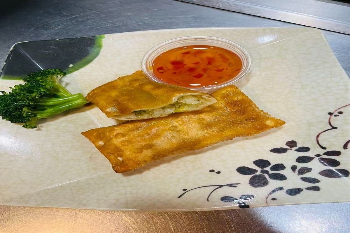 Egg Roll (1 pc)