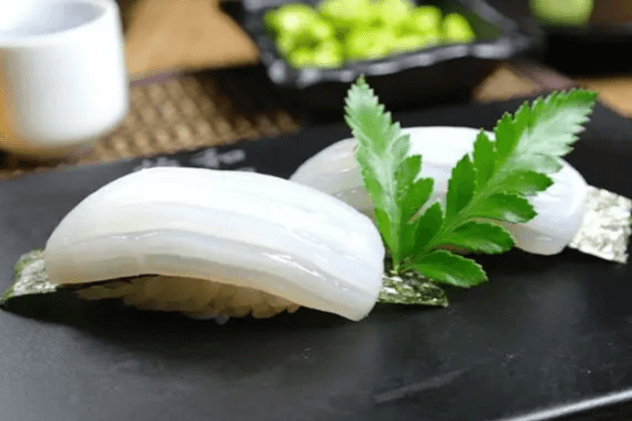 Ika Sushi (2 Pieces)