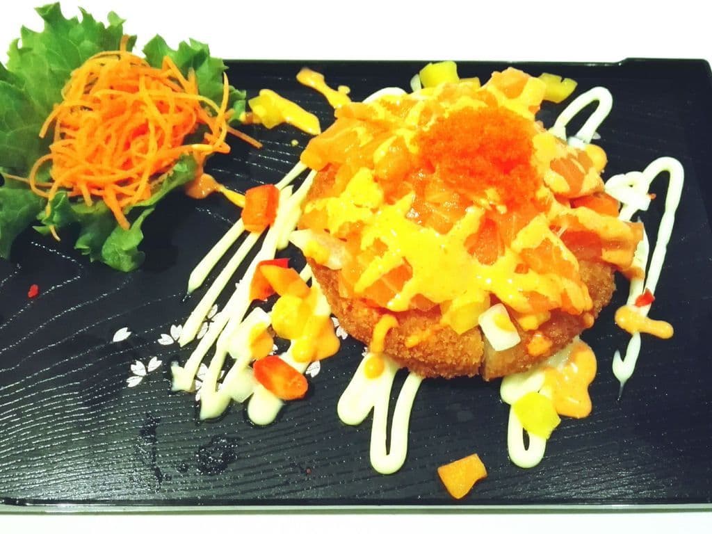SP6. Spicy Salmon Sushi Pizza