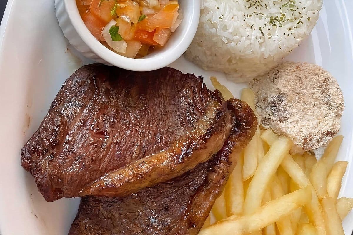Picanha Grelhada Com Batatas Fritas - Picanha com 5 acompanhamentos