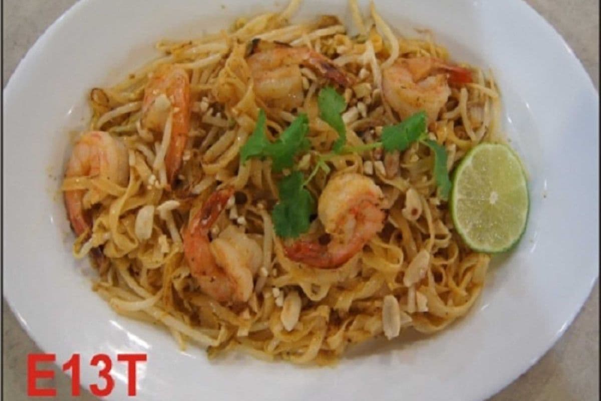 E13T. Shrimp pad thai.