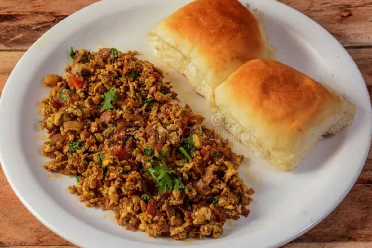 Anda Bhurji with Pav