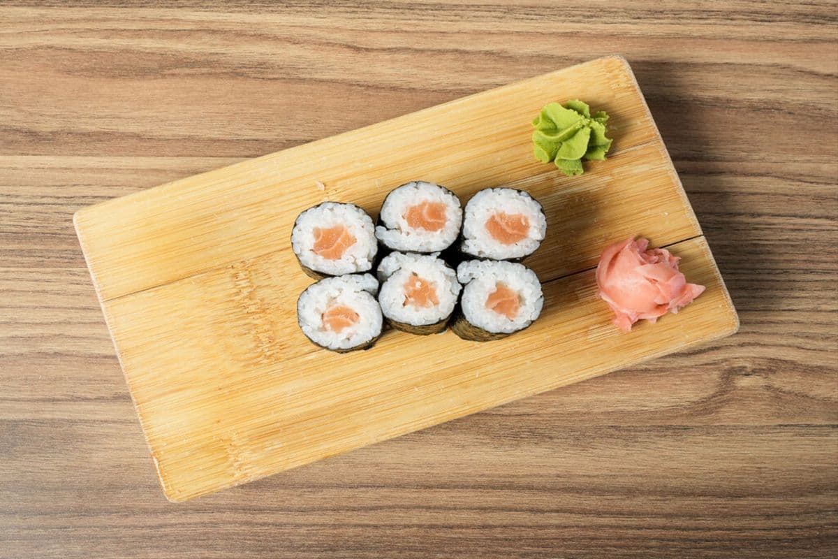 Salmon Maki (6 pcs)