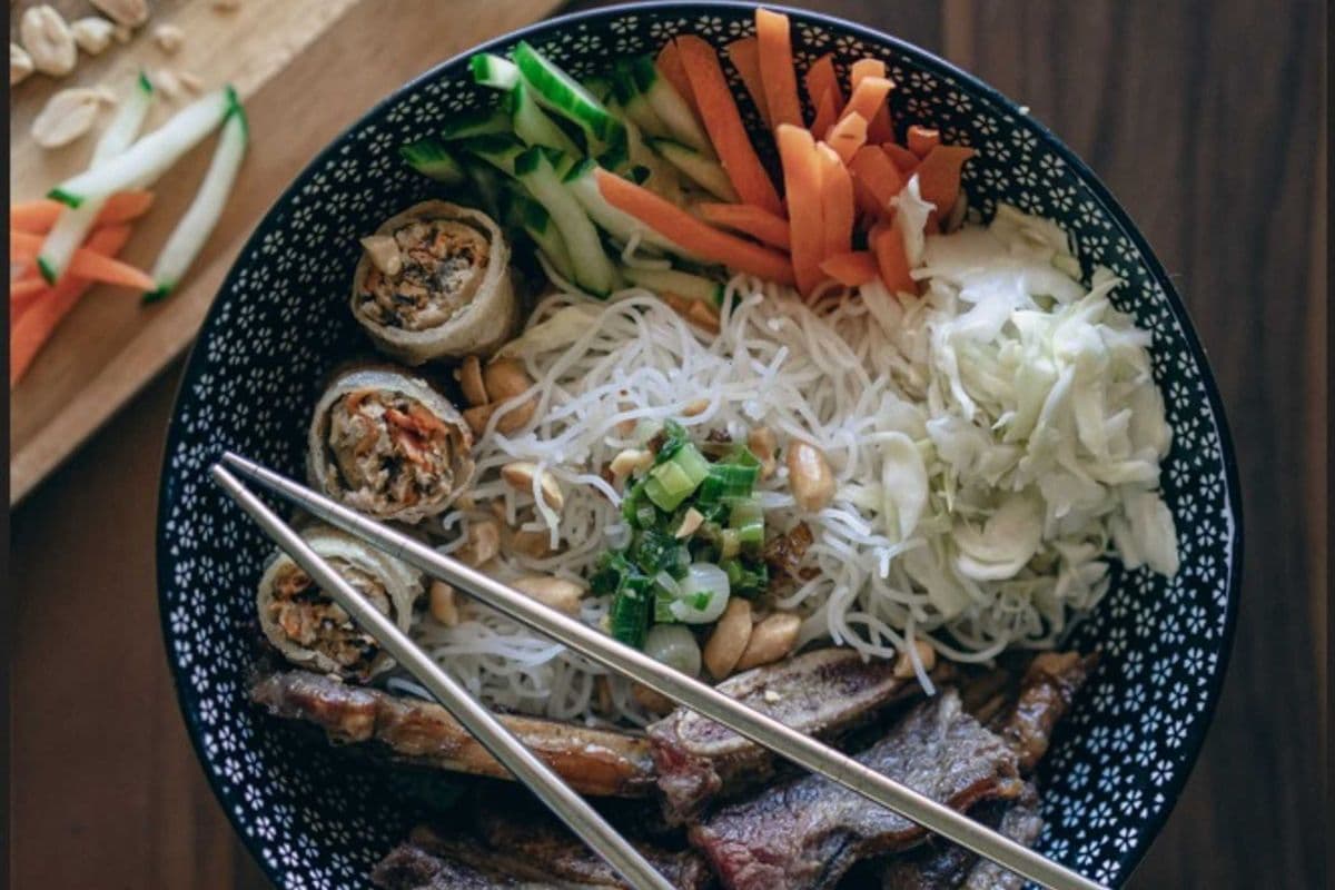 Bun Cha Gio - Vermicelli with Spring Roll