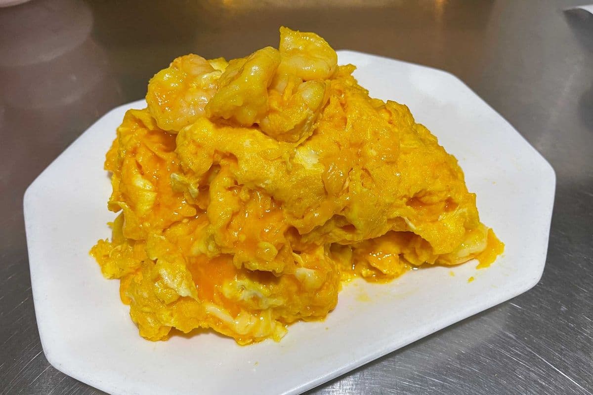 T7. Scrambled Eggs with Shrimp (滑蛋虾仁)