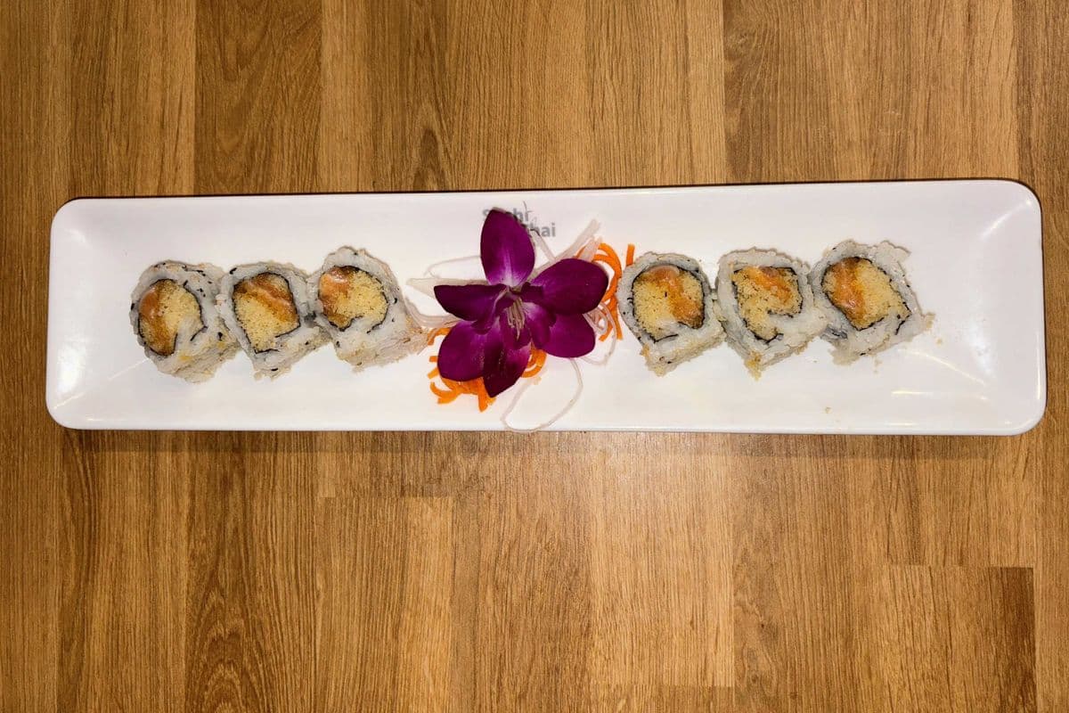 101. Spicy Salmon Roll (6 pcs)