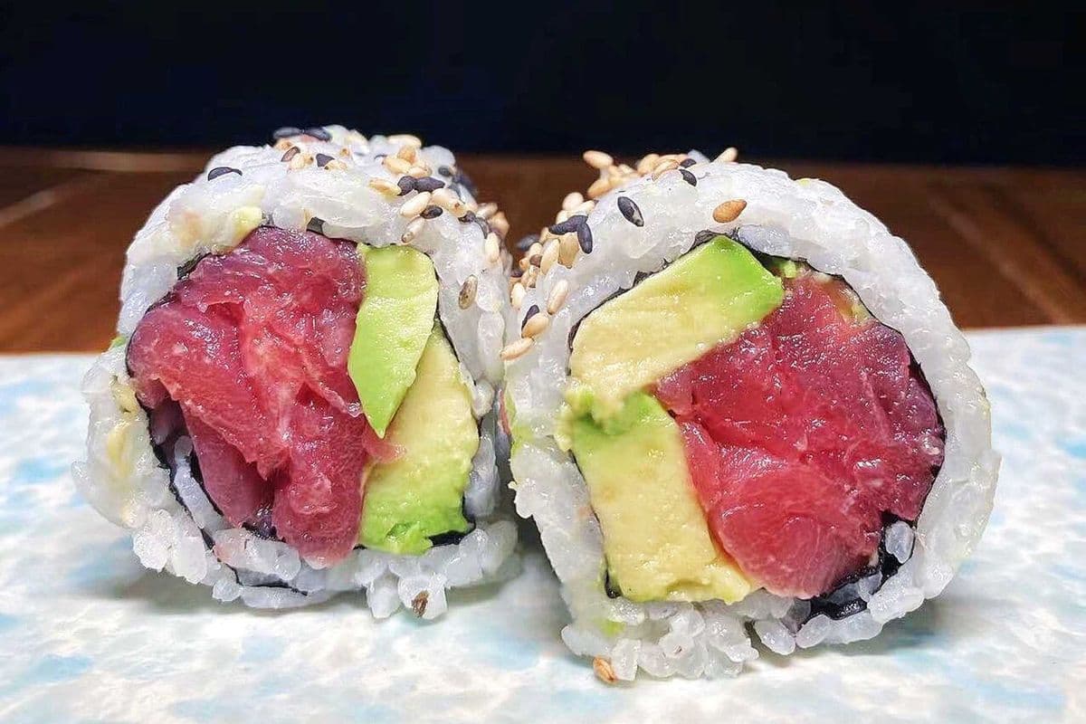 Tuna Avocado Roll (6 pcs)