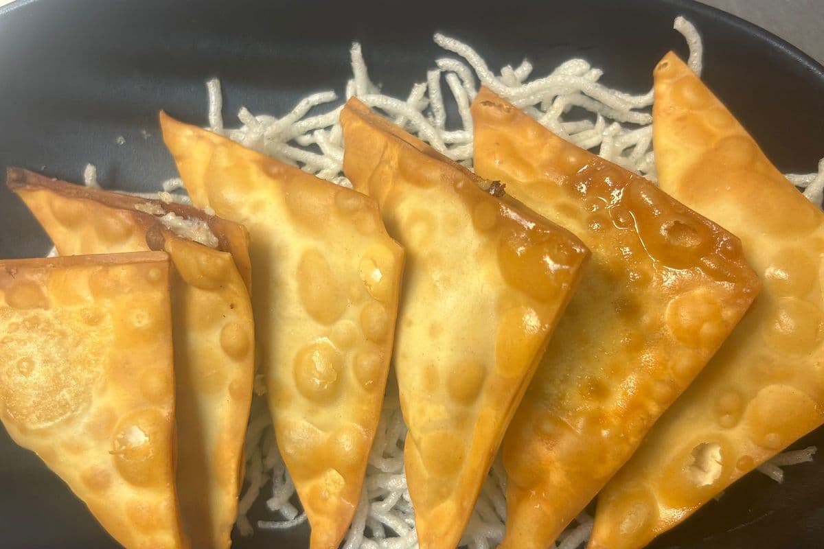 9. Crab Meat Cheese Wontons (6 pcs)