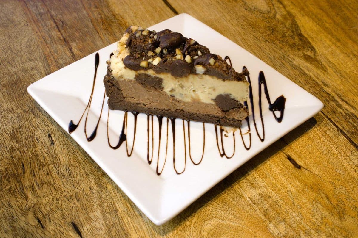 Brownie au fondant au beurre d’arachides / Peanut Butter Fudge Brownie Cheesecake