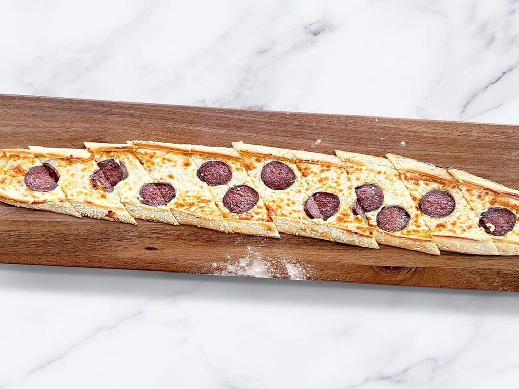 Sucuklu Pide