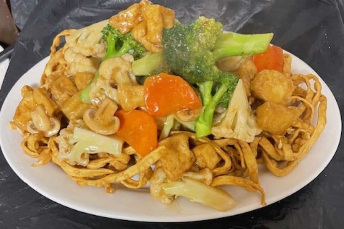 51. Shrimp with Vegetables and Egg Noodles (Soft or Crispy)