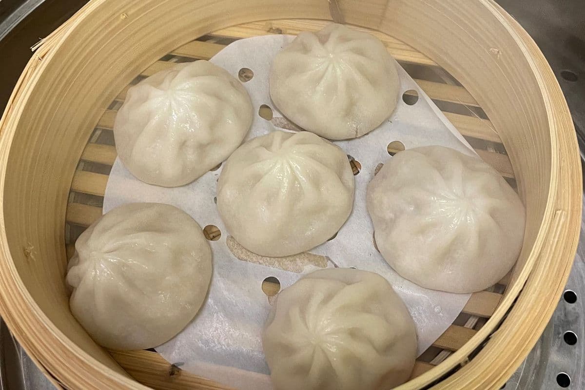 Steamed Pork Soup Dumplings (6pcs)小笼汤包