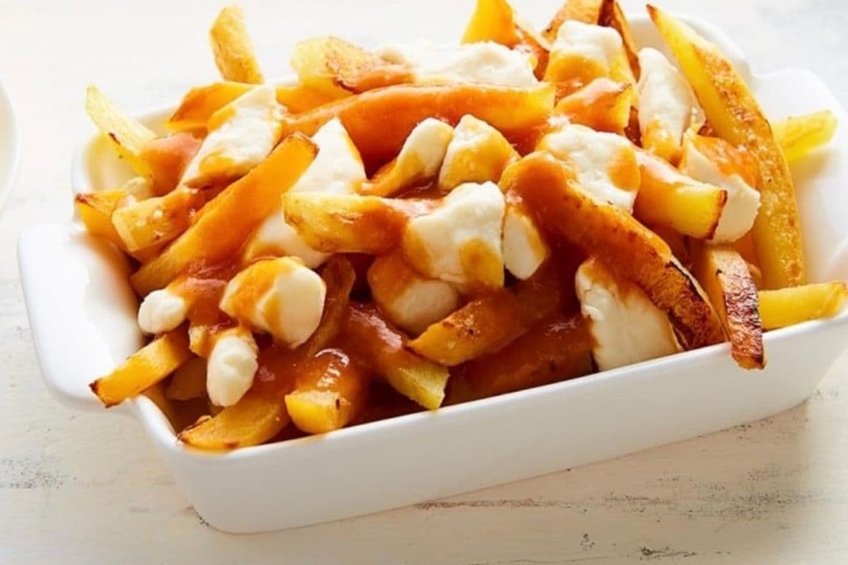 Classic Poutine (886 cal)