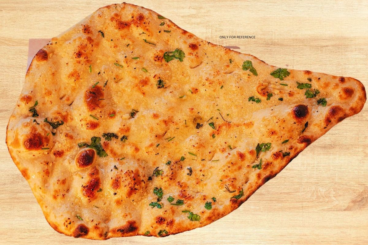 Garlic Naan (8”-9” DIAMETER, 2 HALF PIECES)