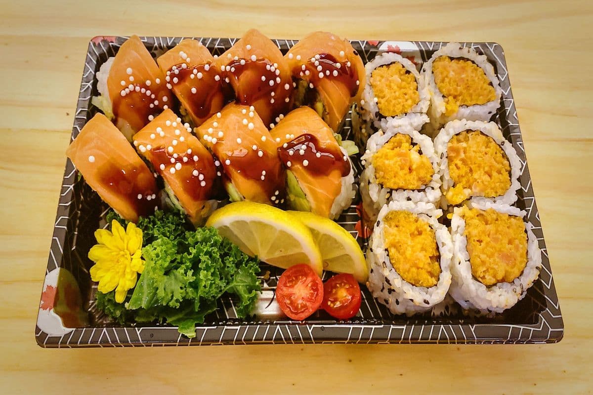 Orange Dragon – Spicy Salmon (14 pcs)
