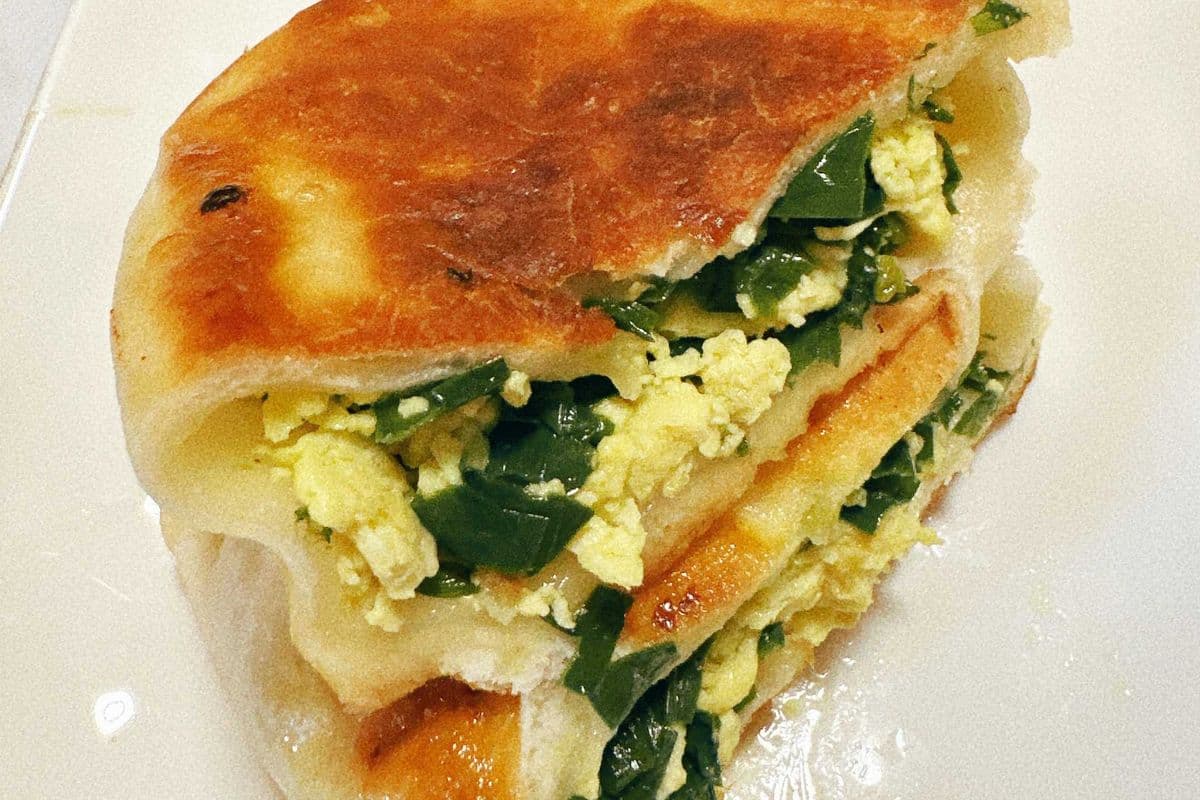 Pan-fried jumbo dumplings stuffed with eggs and chives 韭菜盒子