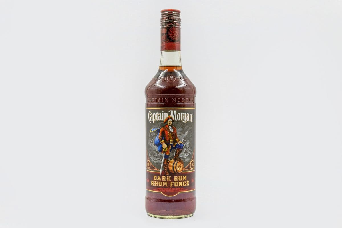 Captain Morgan Dark Rum (1 x 750 ml)