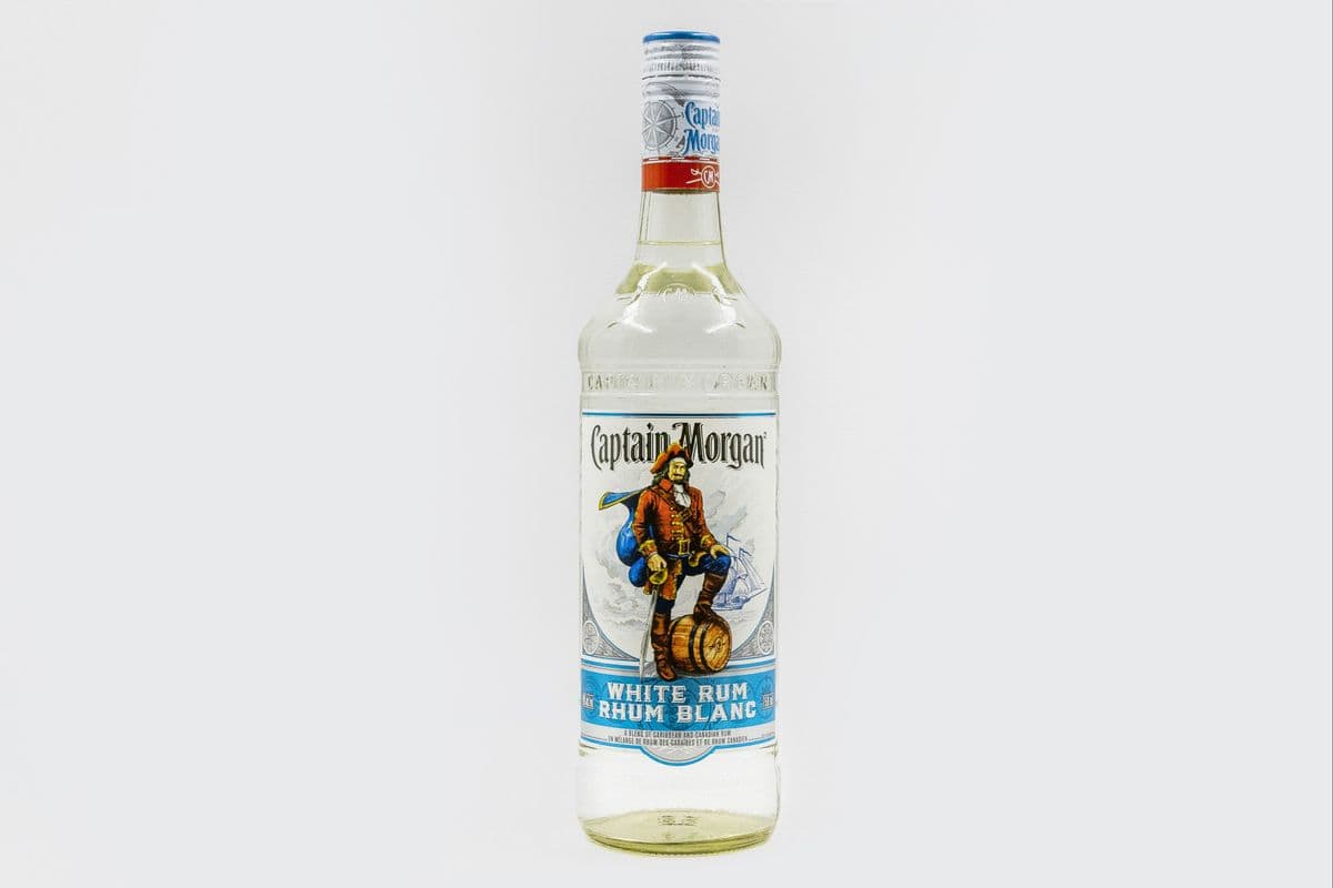 Captain Morgan White Rum (750 ml) (1 x 750ML)
