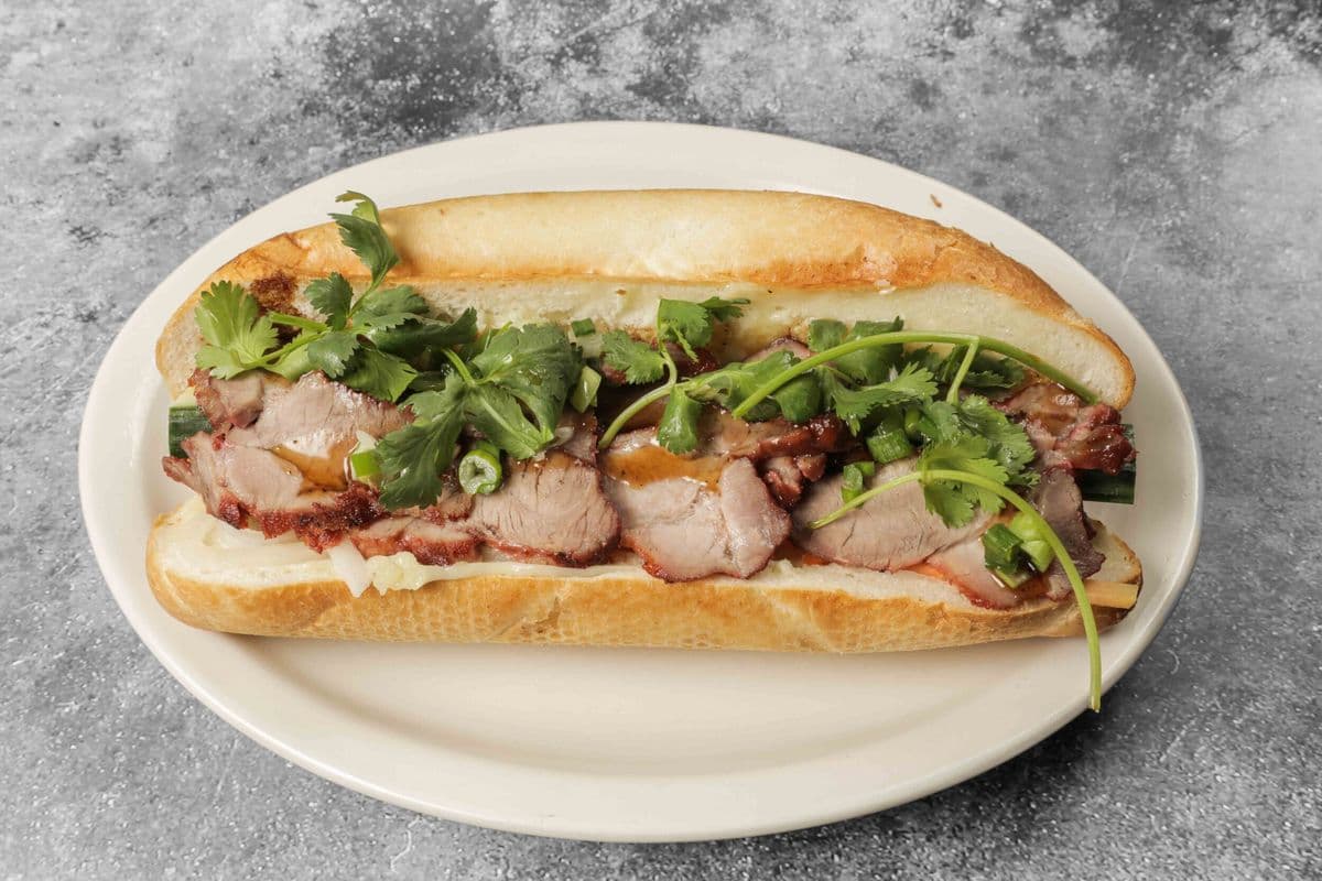 M5. Banh mi BBQ Pork