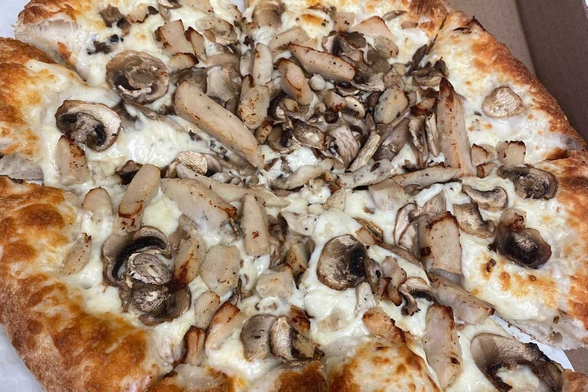 #26. 10" Medium Chicken Alfredo Pizza