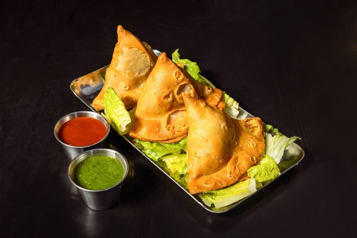 Vegetable Samosas (2 pcs)