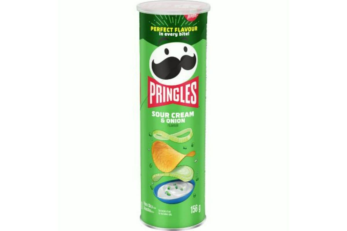 Pringles Sour Cream and Onion Flavour Potato Chips (156 g)