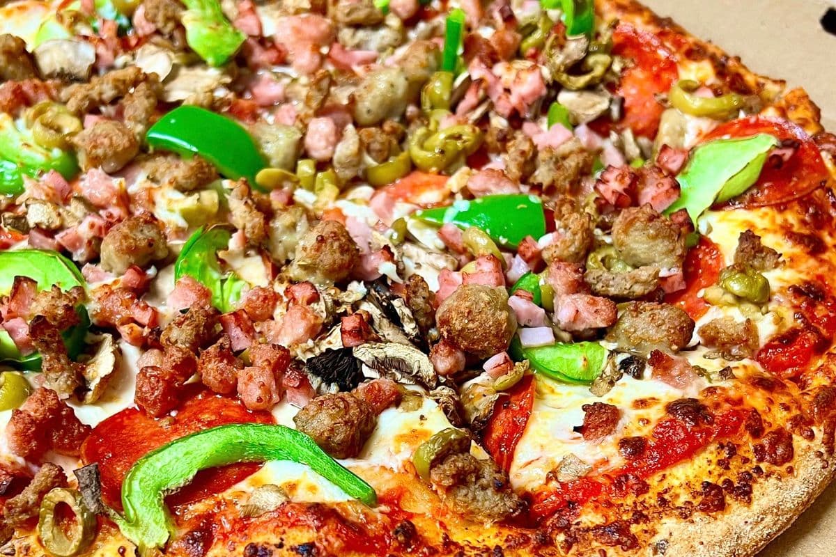 16" X-Large Mr. Reginos Pizza