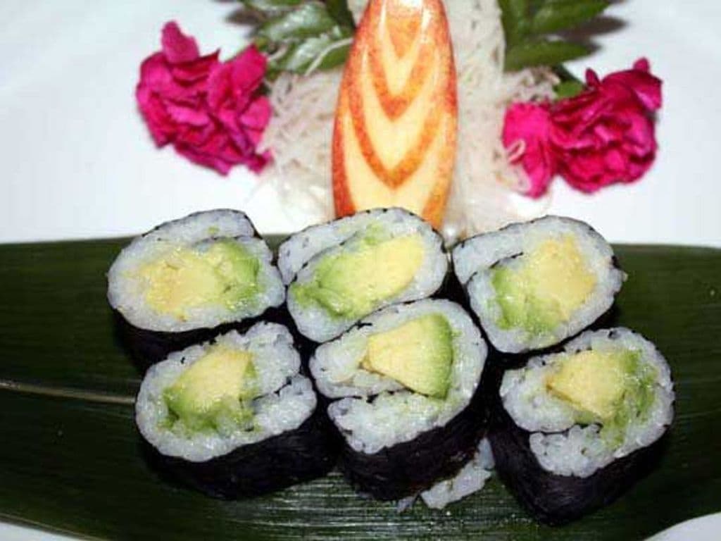 Avocado Roll (6pcs)