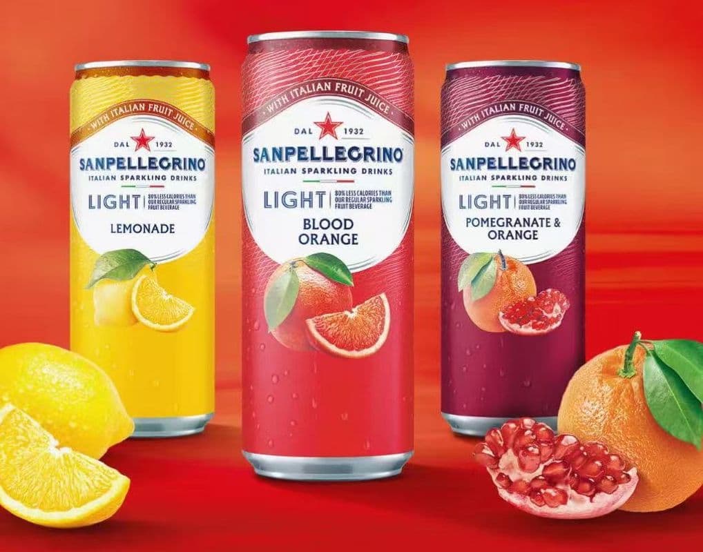 Fruit-Flavored Sanpellegrino Sparkling Water / Eau pétillante Sanpellegrino aromatisée aux fruits