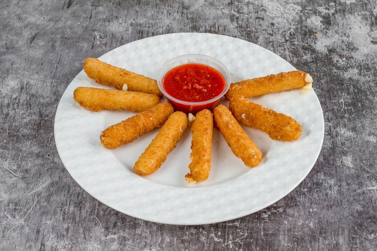Mozzarella Sticks (8 pcs) with Marinara Dip