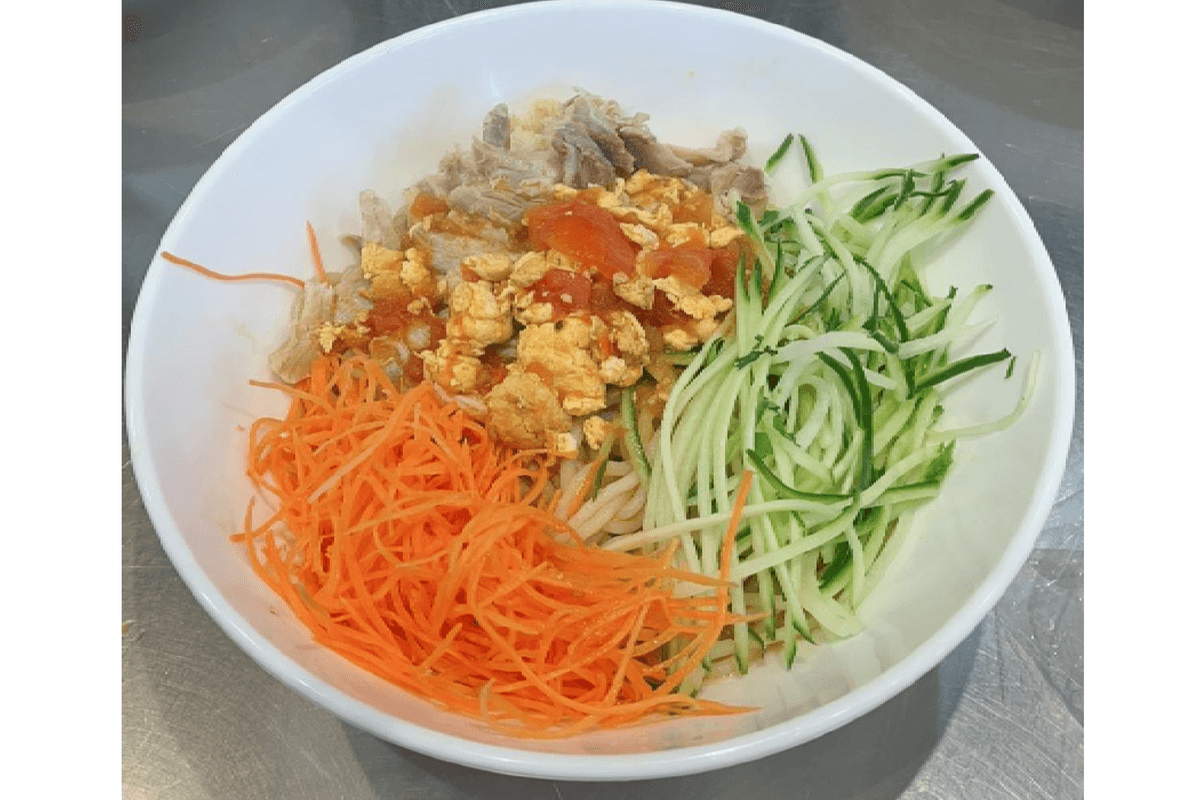 Cold Noodles with Chicken Shredded and Sesame Sauce 鸡丝麻酱凉面