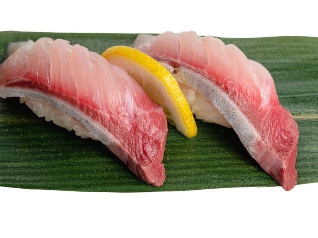 Yellowtail Sushi (2 pcs)