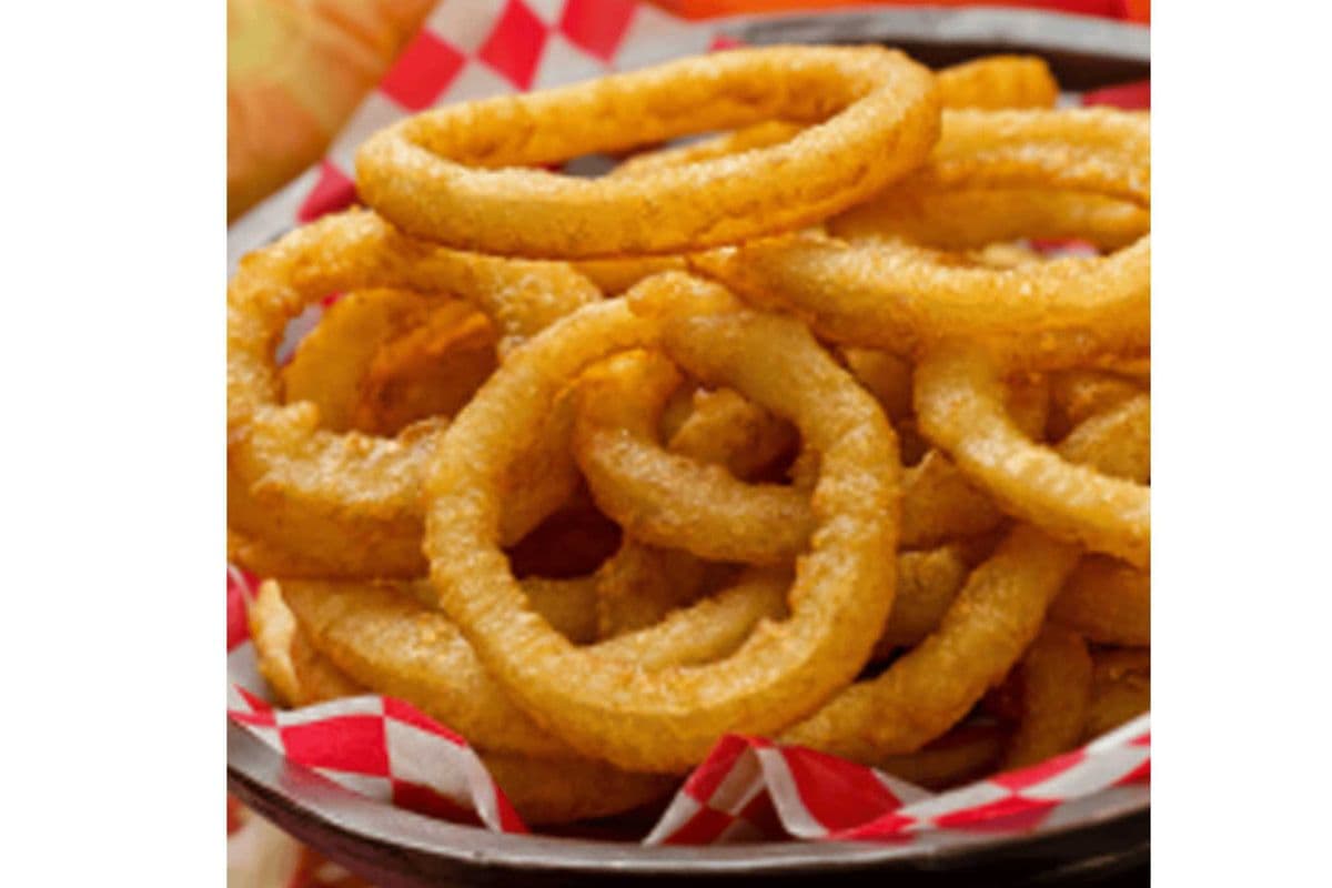 Onion Rings With Ancho Chipotle Sauce
