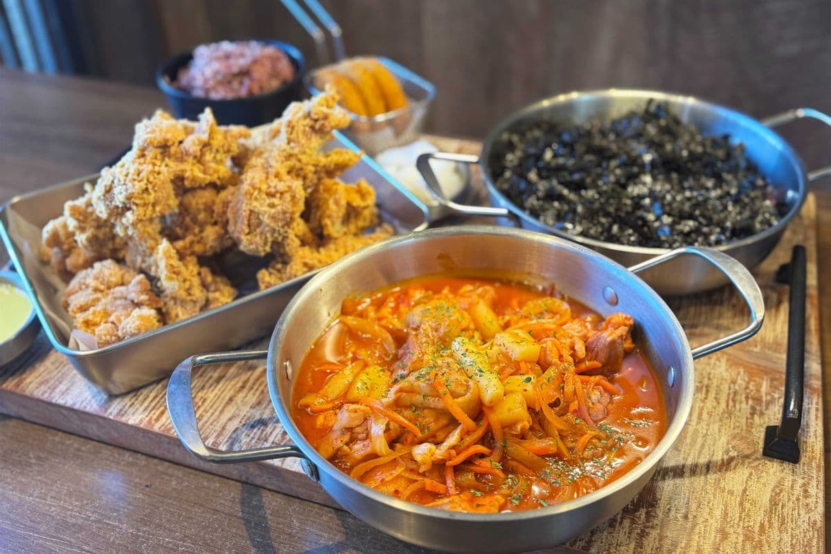[Chicken Stew Combo C] Braised Chicken Stew + Original Fried Chicken(Boneless) + Croquettes or Self-Rice Balls｜찜닭 + 치킨 + 고로케 또는 셀프 주먹밥