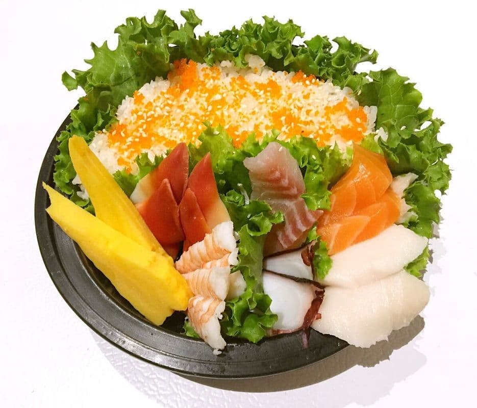 F5. Chirahi Don (Sashimi on Rice)