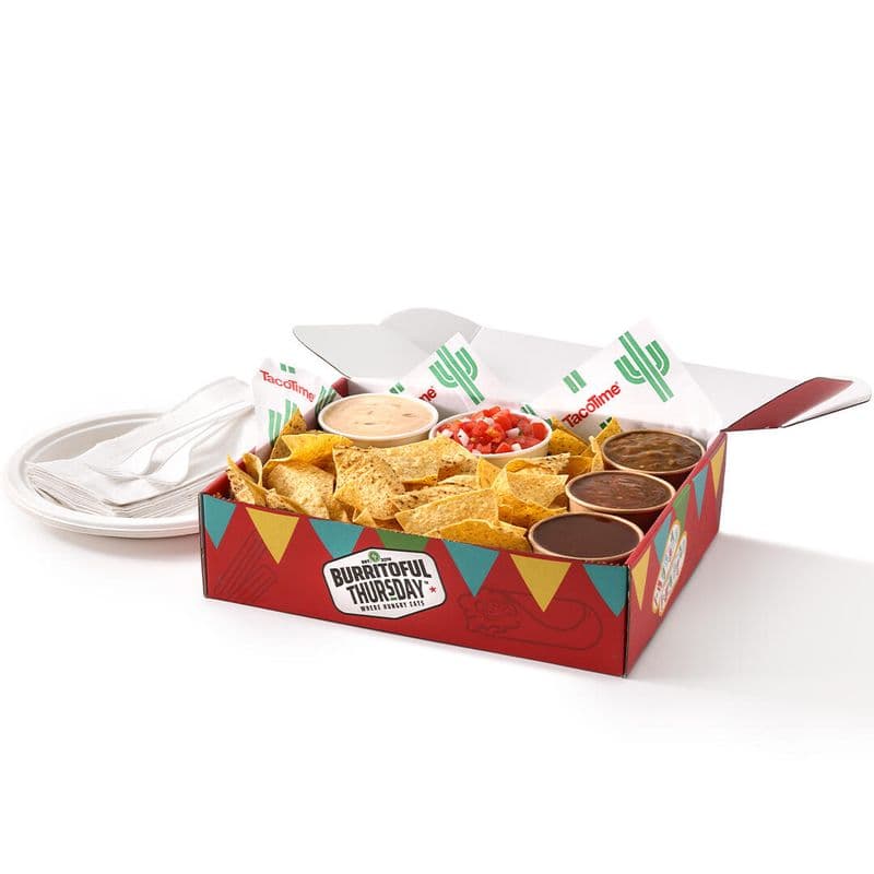 CLASSIC NACHOS with Salsa and Queso - Serves 5 people