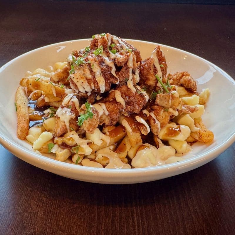Southpaw Poutine - chicken