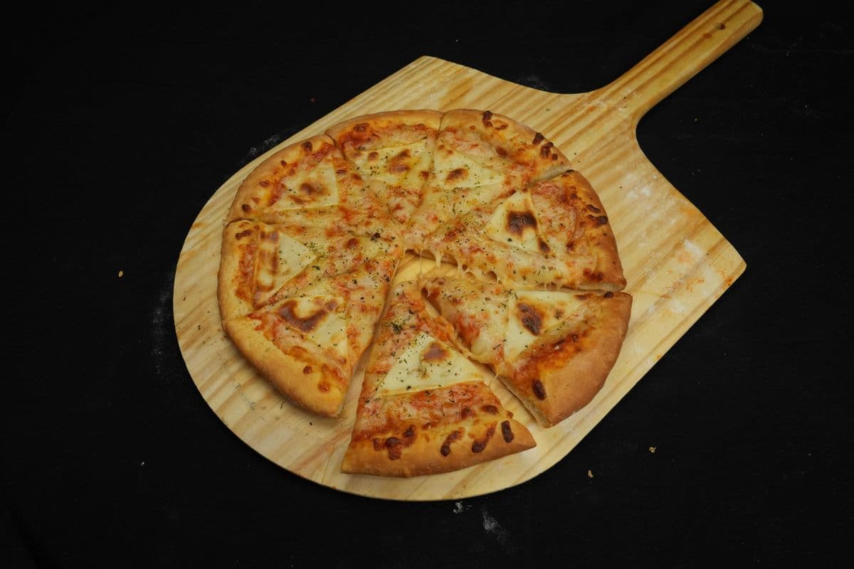 Cheesee Cheese Pizza