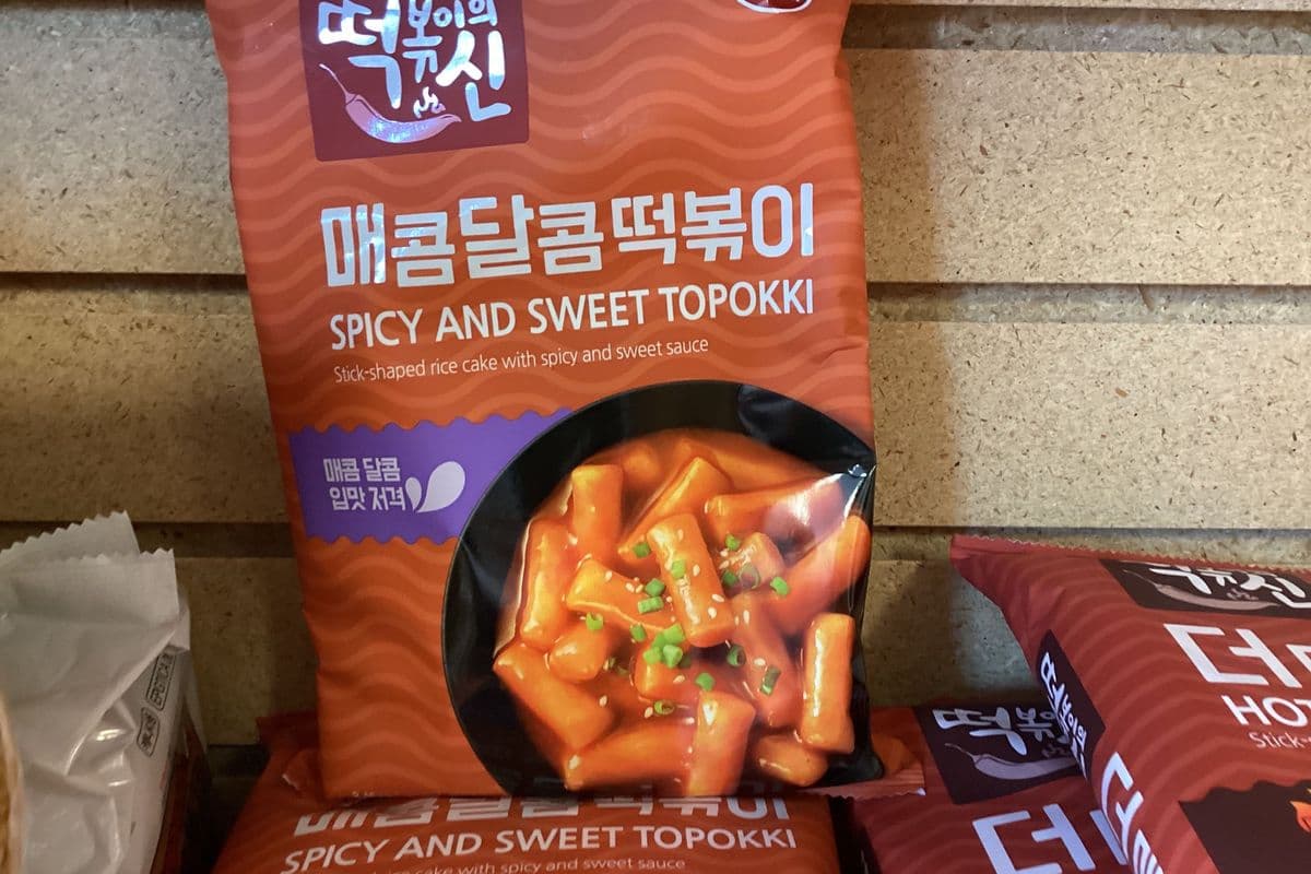 DONGWON Spicy And Sweet Flavoured Topokki (240g)