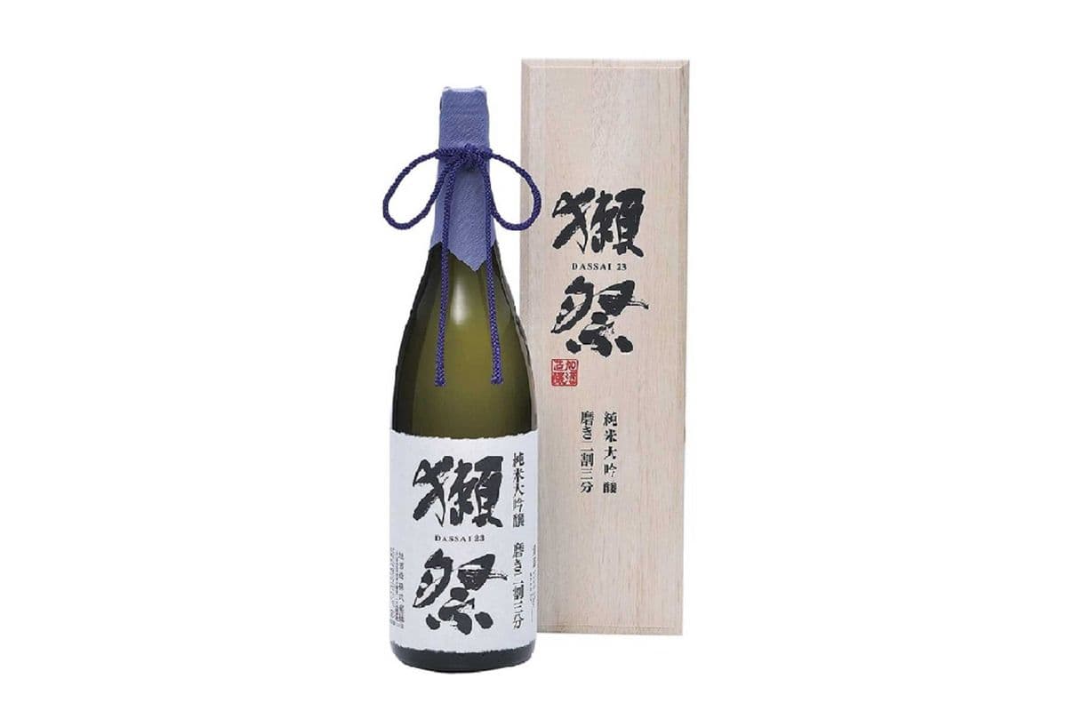 Dassai 23 Junmai Daiginjo Sake (720 ml Bottle) (1 x 720 ml)