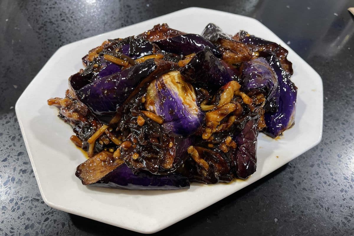 V7. Chilli Garlic Eggplant (魚香茄子)
