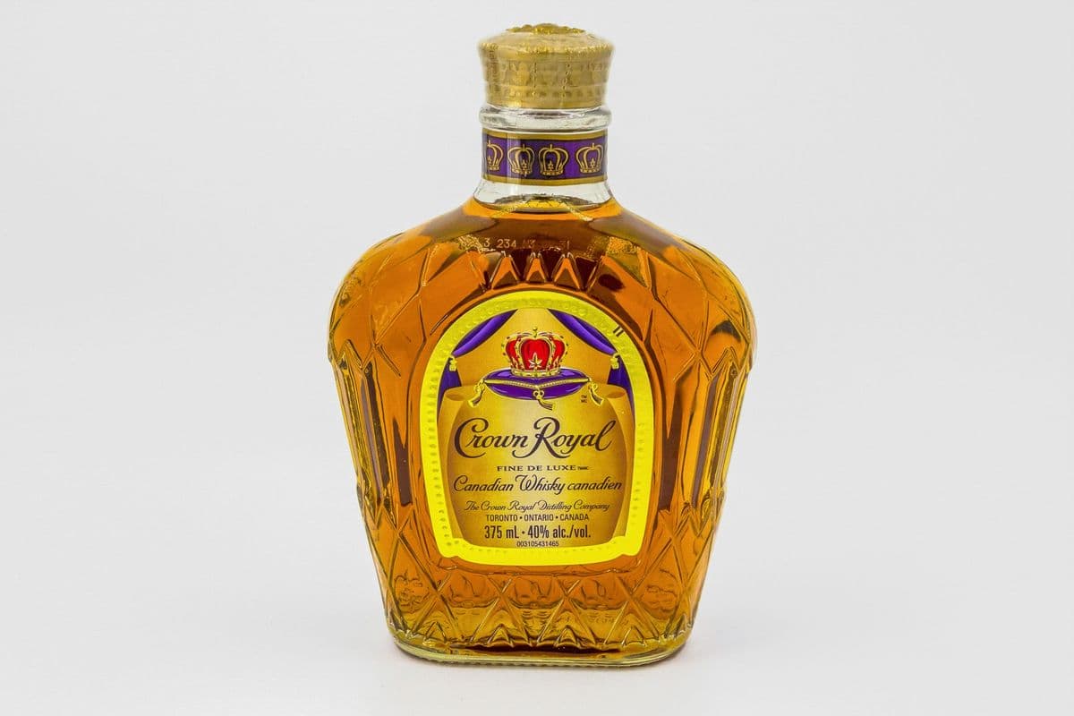 Crown Royal Whisky 375ml (1 x 375 ml)