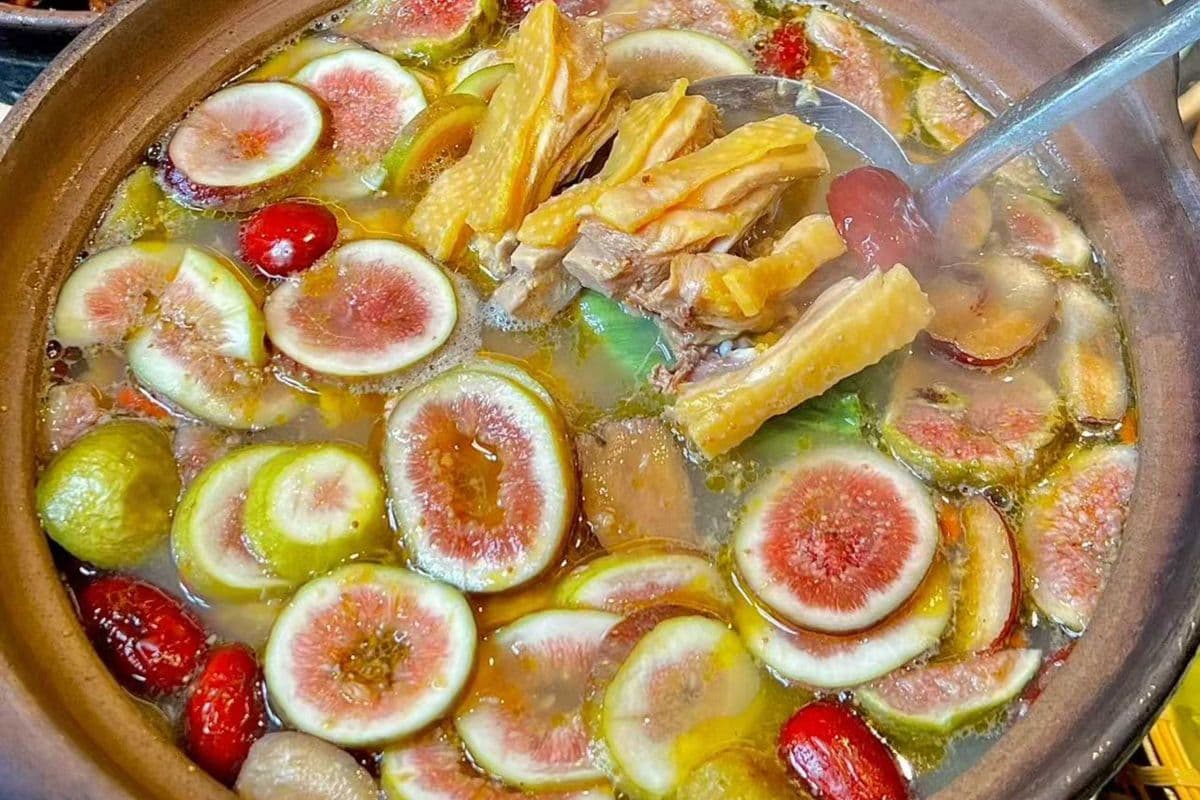 5. Fresh Fruits & Chinese Herbs with Chicken Hot Pot 雪梨木瓜无花果鸡煲