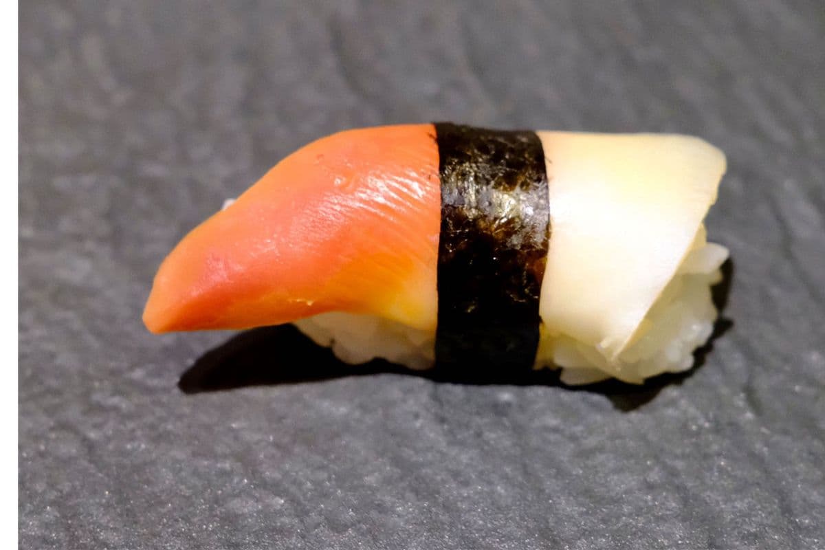Hokkigai Nigiri (2 pcs)