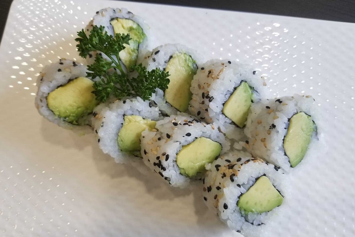 Avocado Roll (8pcs)