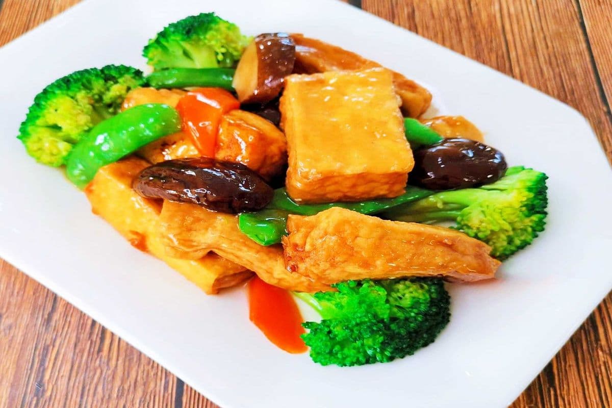Braised Bean Curd with Vegetables 紅燒豆腐